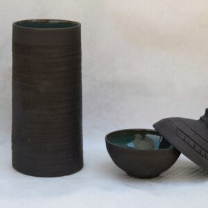 אגרטל צילינדר שחור